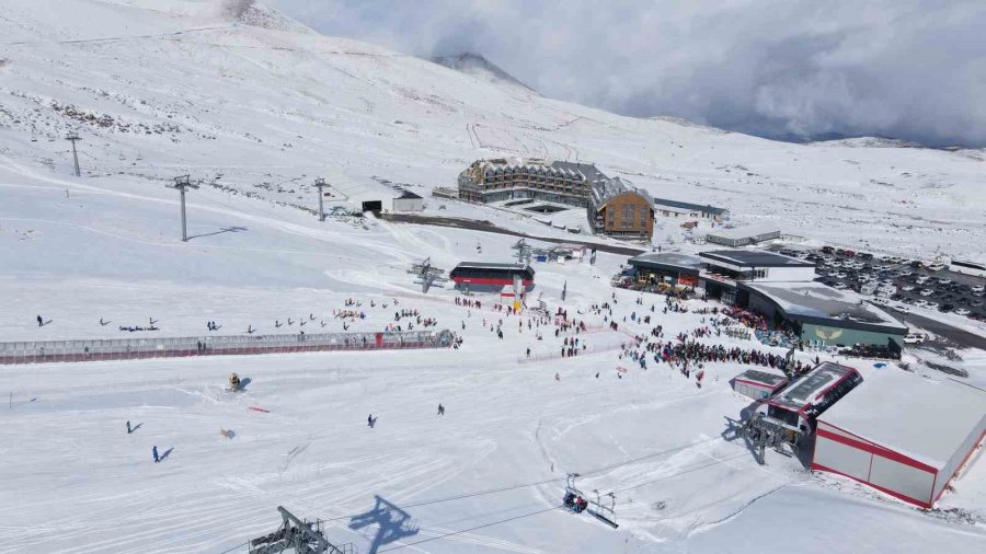Erciyes’e Sömestirde Turist Akını