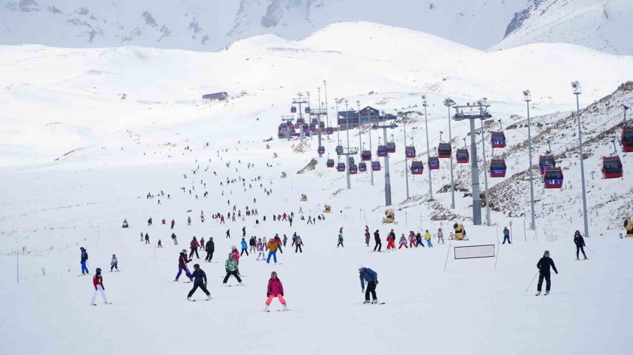 Erciyes’e Sömestirde Turist Akını