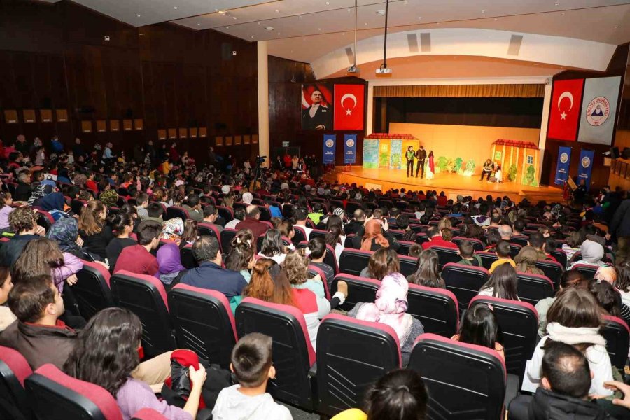 Talas’tan Çocuklara Karne Hediyesi