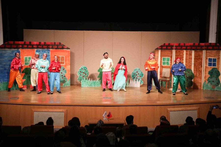 Talas’tan Çocuklara Karne Hediyesi