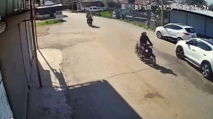 Polisle Şüphelinin Kovalamacasına Katıldı, Gelişmeleri An Be An Aktardı