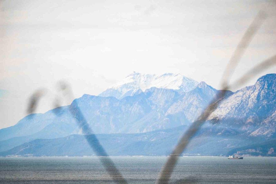 Kuzey Rüzgarları Antalya’yı Buz Kestirdi, Meteoroloji ‘don’ Uyarısı Verdi