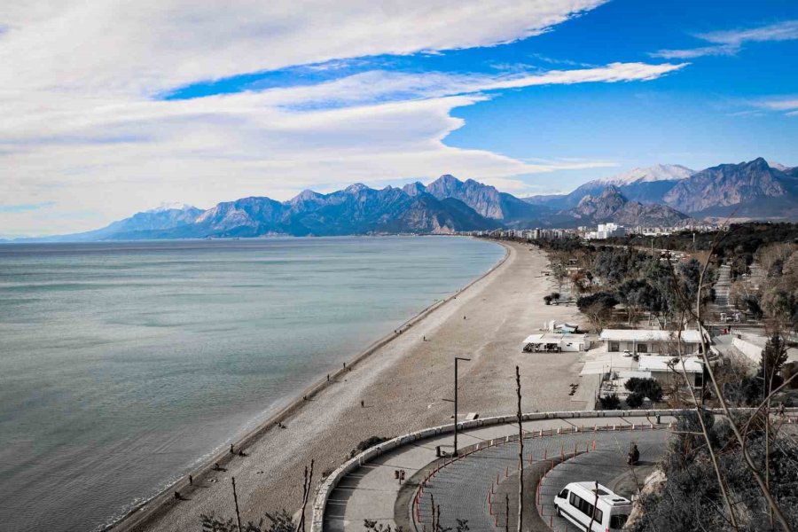 Kuzey Rüzgarları Antalya’yı Buz Kestirdi, Meteoroloji ‘don’ Uyarısı Verdi