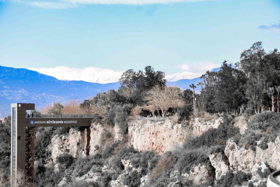 Kuzey Rüzgarları Antalya’yı Buz Kestirdi, Meteoroloji ‘don’ Uyarısı Verdi