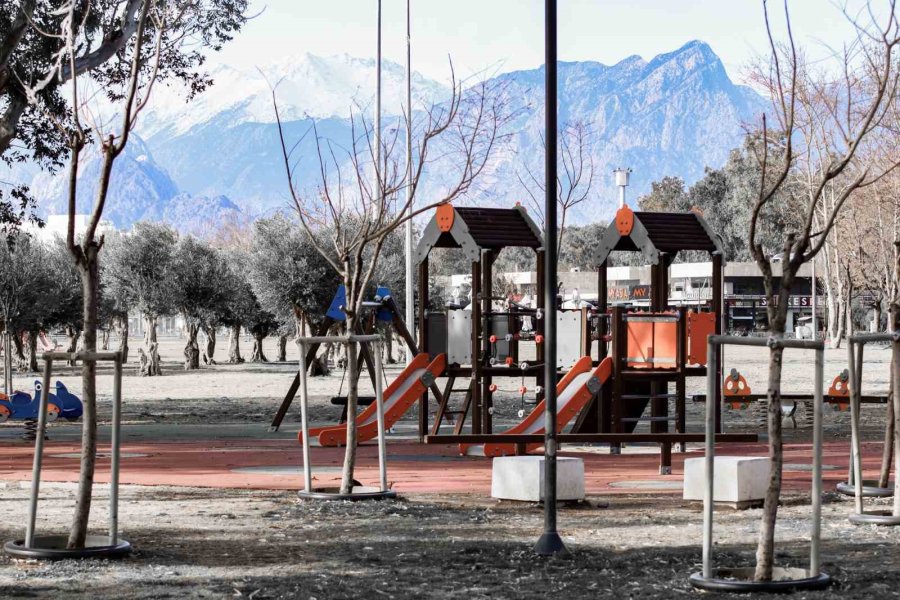 Kuzey Rüzgarları Antalya’yı Buz Kestirdi, Meteoroloji ‘don’ Uyarısı Verdi