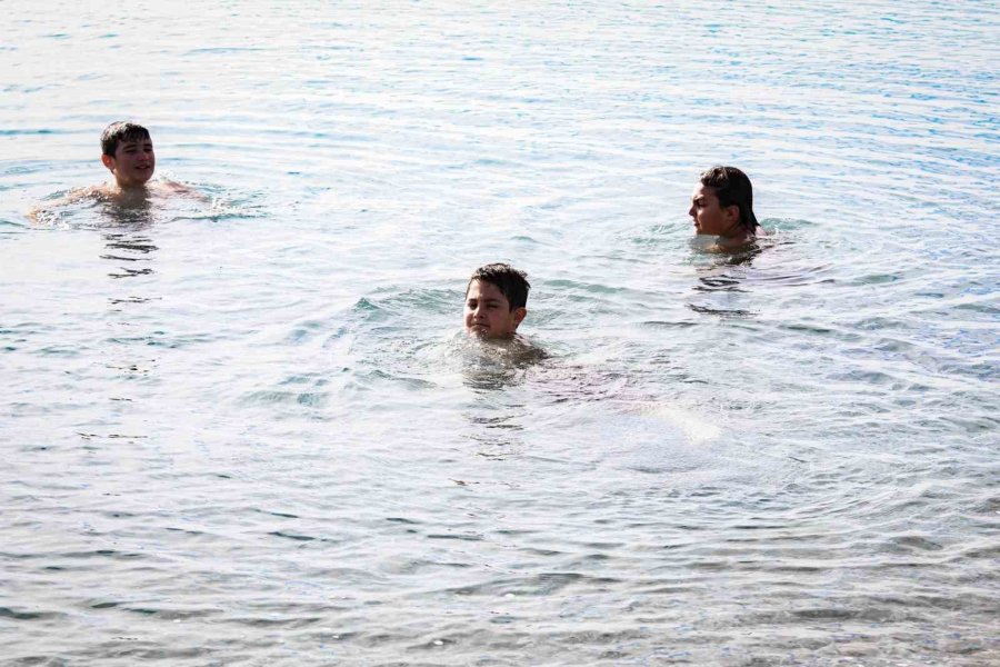 Kuzey Rüzgarları Antalya’yı Buz Kestirdi, Meteoroloji ‘don’ Uyarısı Verdi