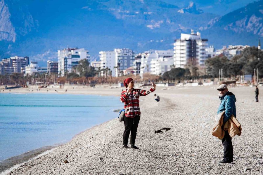 Kuzey Rüzgarları Antalya’yı Buz Kestirdi, Meteoroloji ‘don’ Uyarısı Verdi
