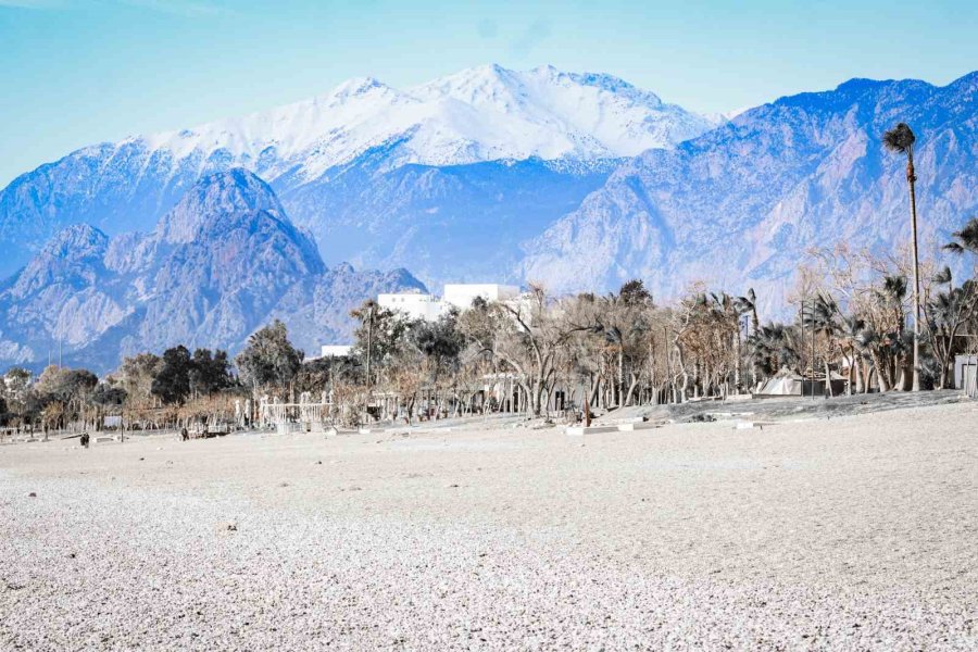 Kuzey Rüzgarları Antalya’yı Buz Kestirdi, Meteoroloji ‘don’ Uyarısı Verdi