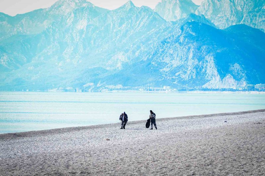 Kuzey Rüzgarları Antalya’yı Buz Kestirdi, Meteoroloji ‘don’ Uyarısı Verdi
