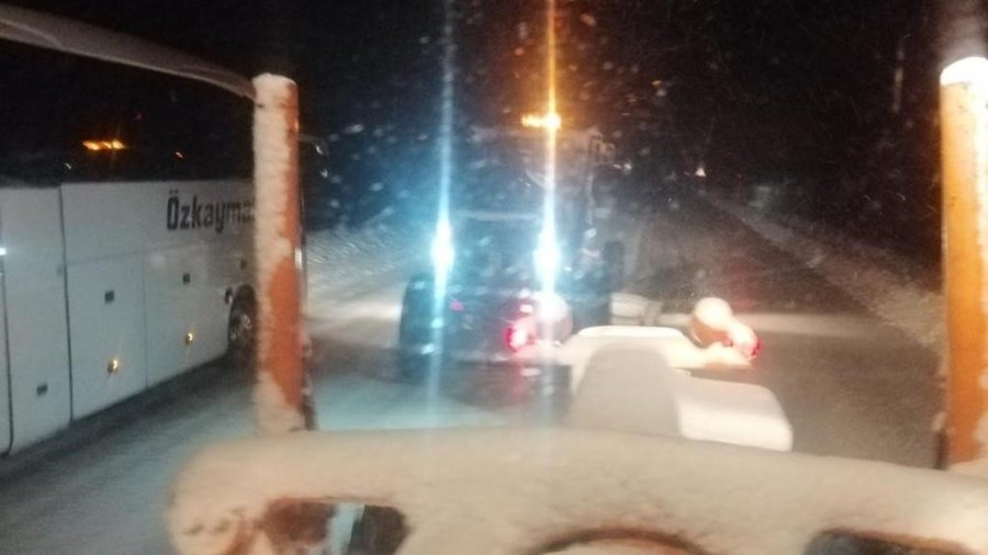 Antalya- Konya Kara Yolu Tırların Geçişine Kapatıldı