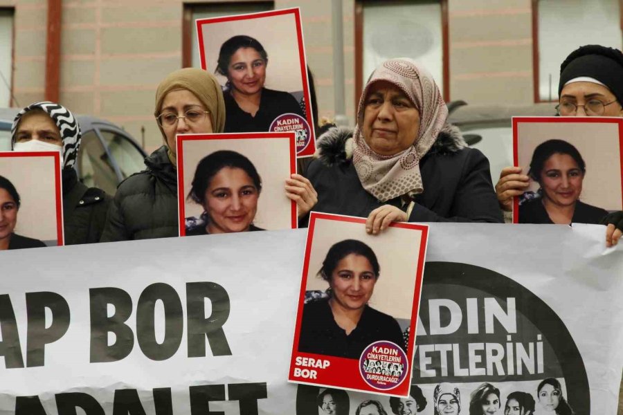 Annesini Öldüren Çocuk Ve Azmettirici Olduğu İddia Edilen Babanın Yargılandığı Davada Duruşma Ertelendi