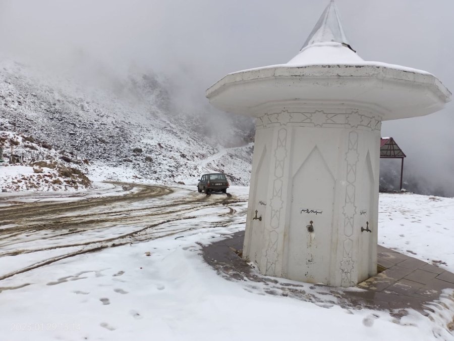 Kış Yeni Geldi, Mersin’de Kar Yağışı