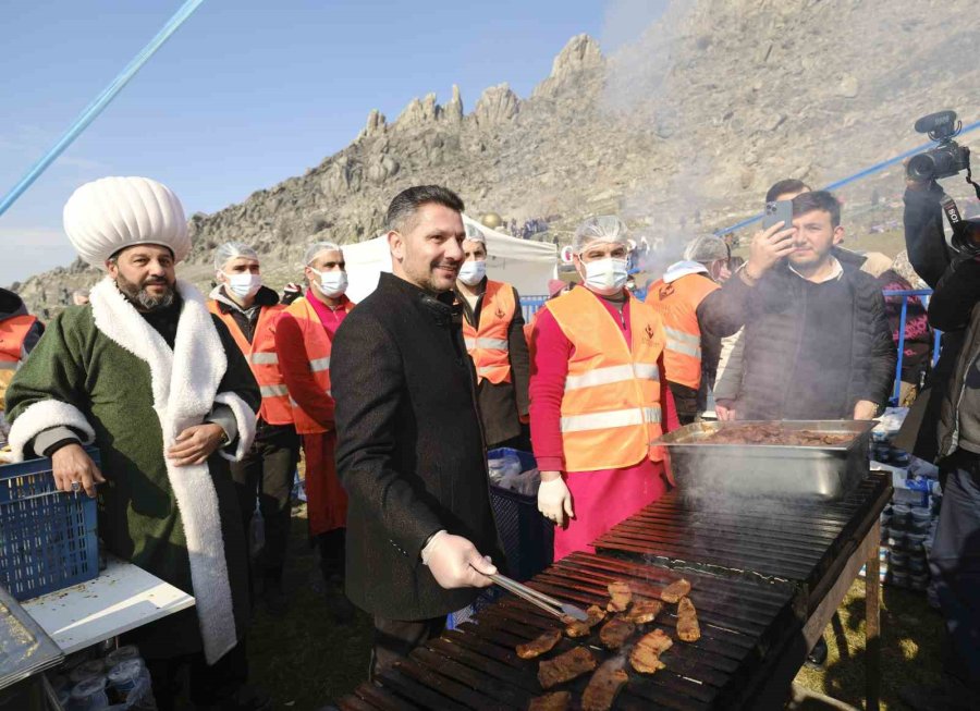 Geleneksel Dev Tava Dünyanın Merkezine Yine Kurulacak