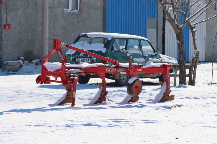 Kırka’ya Yılın İlk Karı Güzelliği İle Yağdı