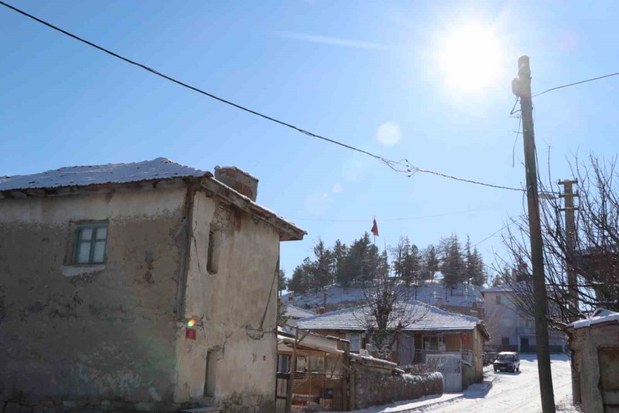 Kırka’ya Yılın İlk Karı Güzelliği İle Yağdı