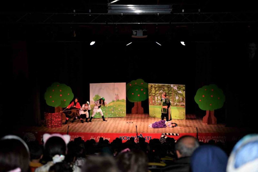 Konyaaltı’ndan Çocuklara Yarıyıl Hediyesi