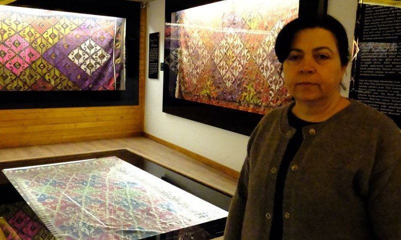 Nenelerinden Kalan Tekniklerle Kilim Dokuyorlar