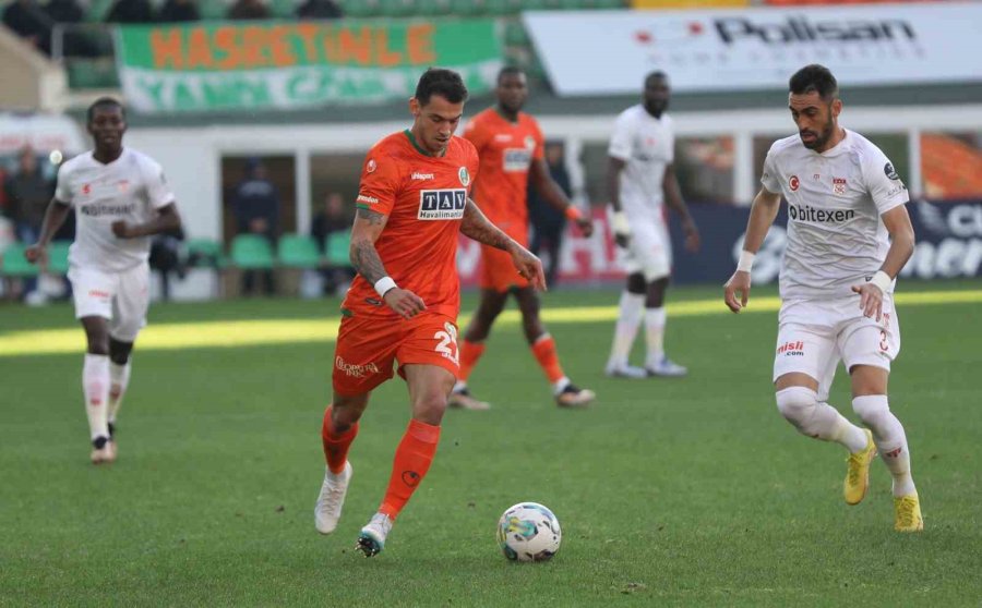 Spor Toto Süper Lig: Corendon Alanyaspor: 0 - Dg Sivasspor: 2 (ilk Yarı)