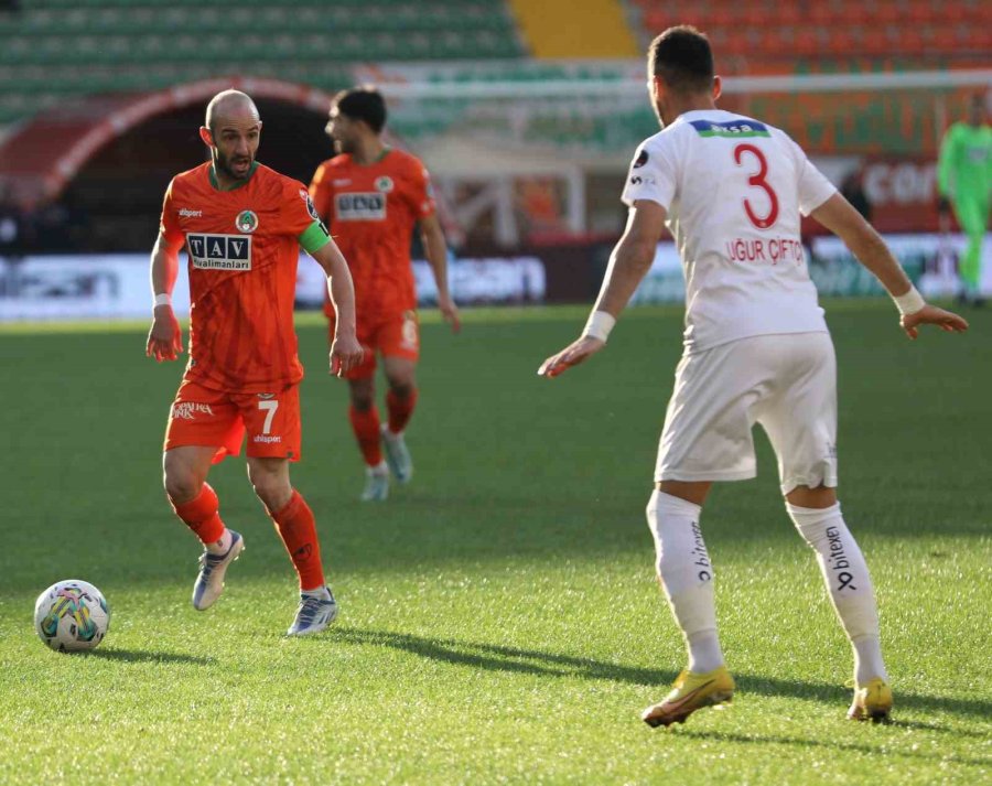 Spor Toto Süper Lig: Corendon Alanyaspor: 0 - Dg Sivasspor: 2 (ilk Yarı)