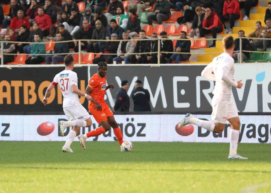 Spor Toto Süper Lig: Corendon Alanyaspor: 0 - Dg Sivasspor: 2 (ilk Yarı)