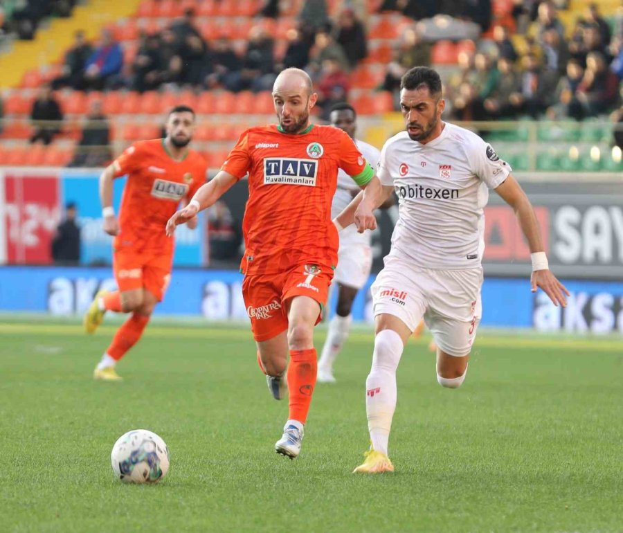 Spor Toto Süper Lig: Corendon Alanyaspor: 0 - Dg Sivasspor: 2 (ilk Yarı)