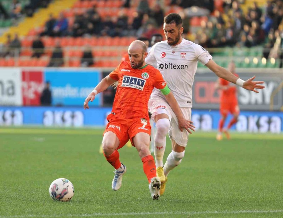 Spor Toto Süper Lig: Corendon Alanyaspor: 0 - Dg Sivasspor: 2 (ilk Yarı)