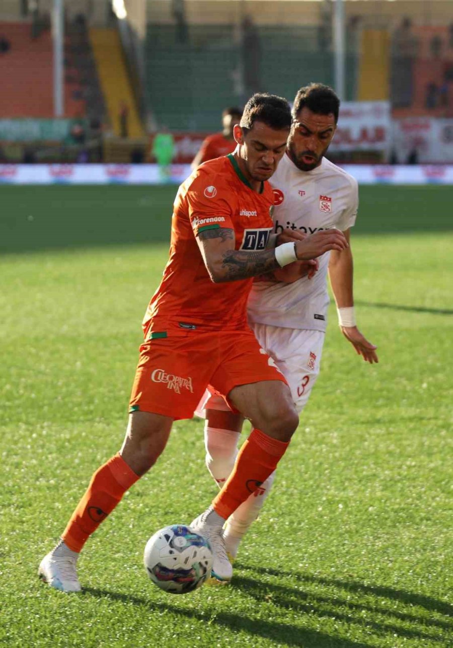Spor Toto Süper Lig: Corendon Alanyaspor: 0 - Dg Sivasspor: 2 (ilk Yarı)