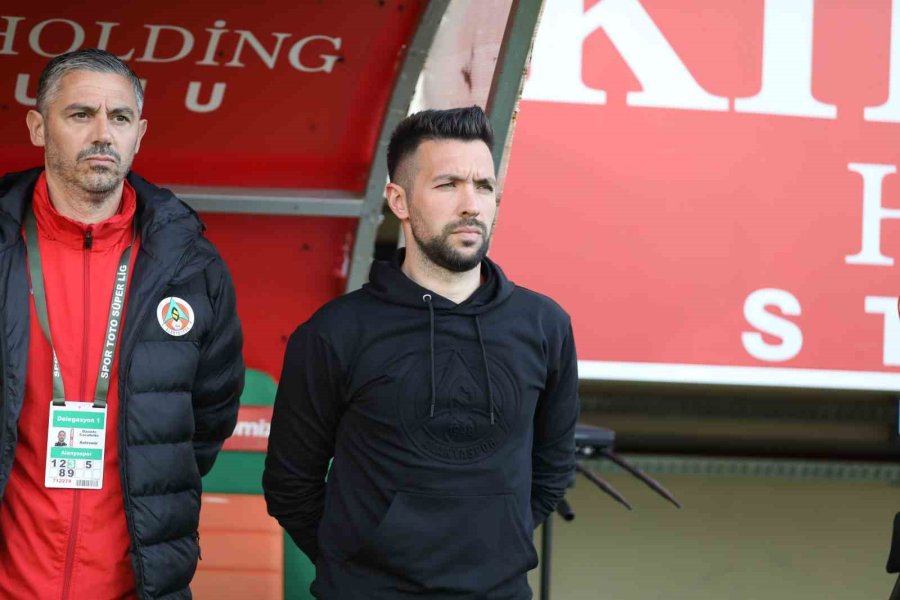 Spor Toto Süper Lig: Corendon Alanyaspor: 0 - Dg Sivasspor: 2 (ilk Yarı)