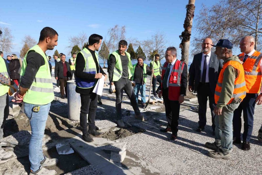 Finike Cumhuriyet Meydanı 23 Nisan’da Açılıyor