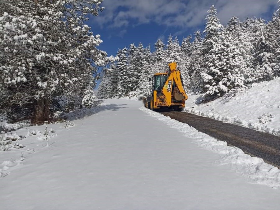 Antalya Büyükşehir Belediyesi Ekiplerinin Kar Mesaisi