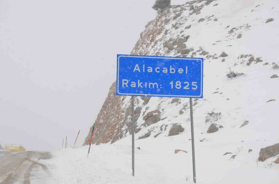 Antalya Alacabel’de Kar Ve Tipi Etkili Oluyor