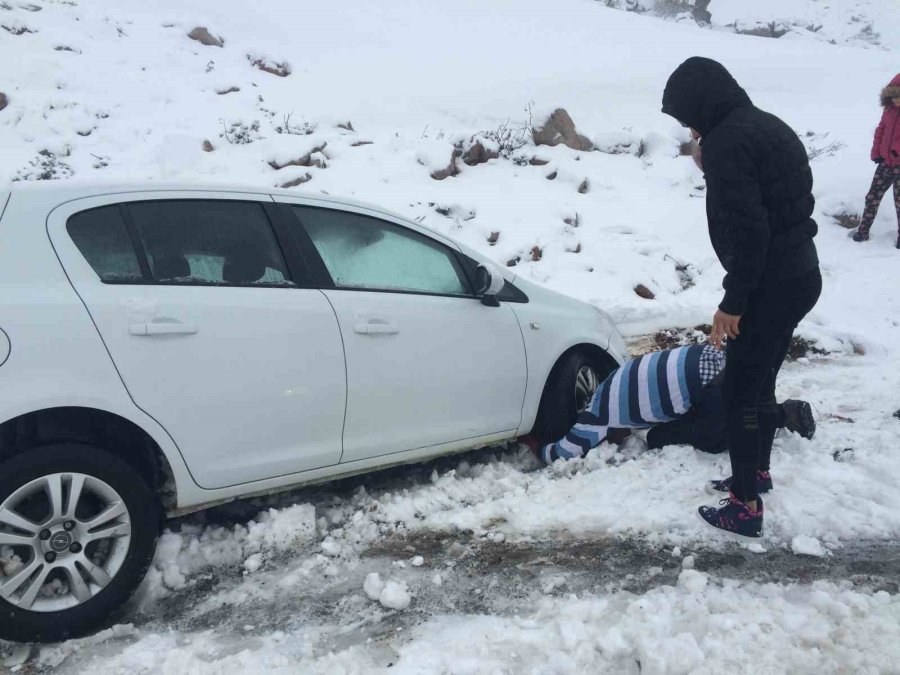Antalya Alacabel’de Kar Ve Tipi Etkili Oluyor