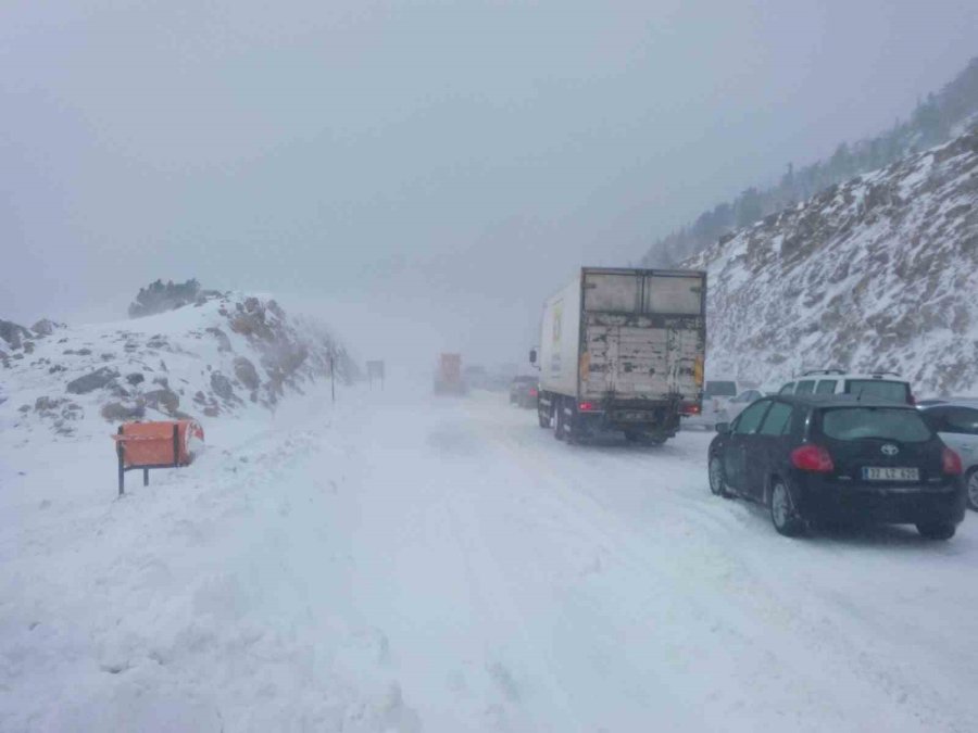 Antalya Alacabel’de Kar Ve Tipi Etkili Oluyor