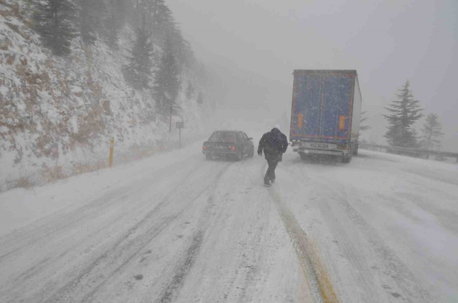Antalya Alacabel’de Kar Ve Tipi Etkili Oluyor