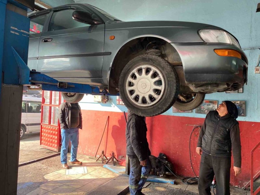 Araçlarda Dikkatsizce Kullanılan Antifirize Dikkat