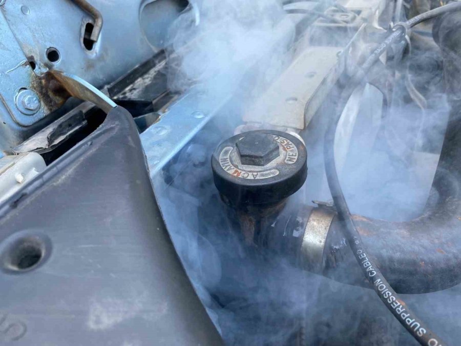 Araçlarda Dikkatsizce Kullanılan Antifirize Dikkat