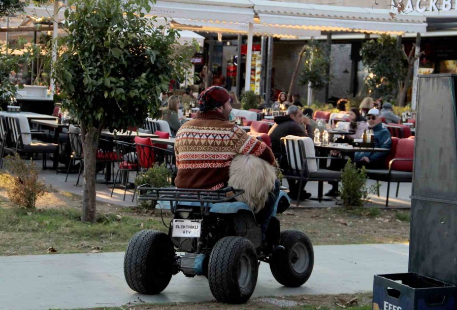 İşletmesinin Maskotu Kayıp Keçisine Kavuşunca Büyük Mutluluk Yaşadı