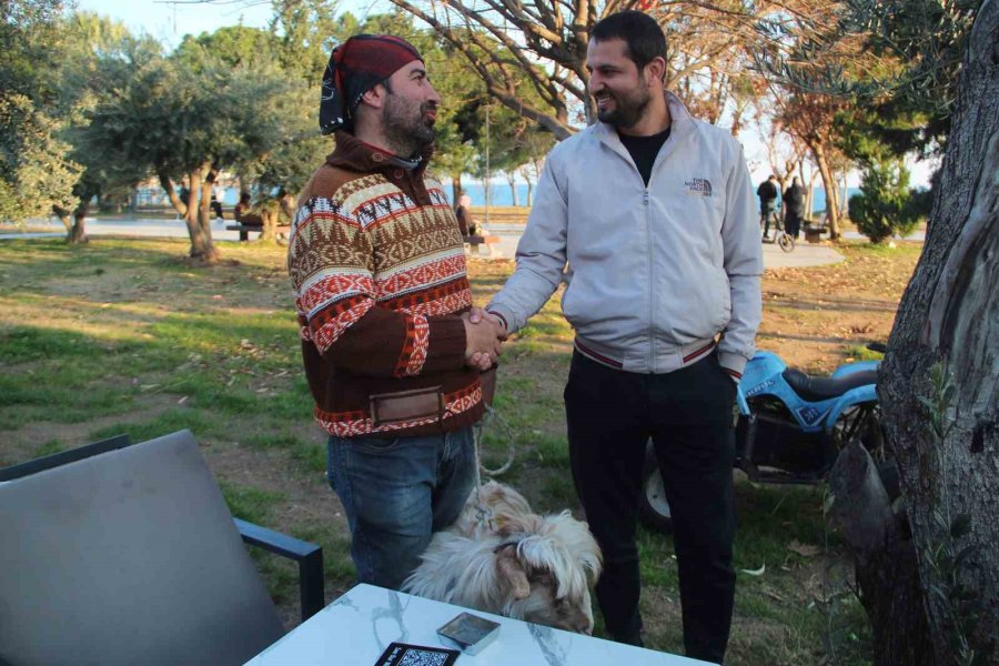 İşletmesinin Maskotu Kayıp Keçisine Kavuşunca Büyük Mutluluk Yaşadı