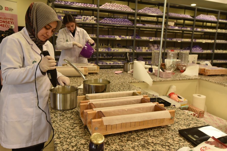 Karatay Lavantasına Kadın Eli Değdi