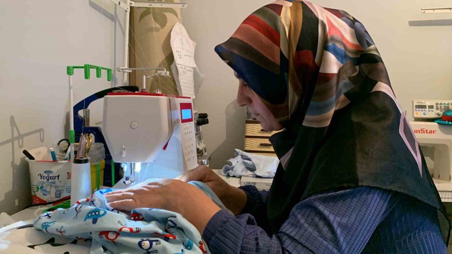 Hasta Oğlu İçin Diktiği Özel Kıyafetler Ona İş Kapısı Oldu