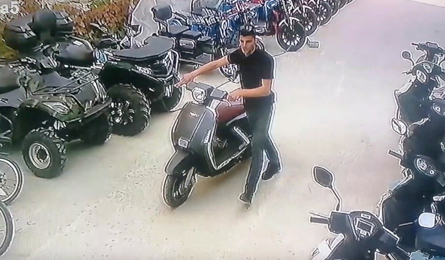 Motosiklet Tamircisi, Hırsızı Üzerine Atlayıp Yere Yatırarak Yakaladı