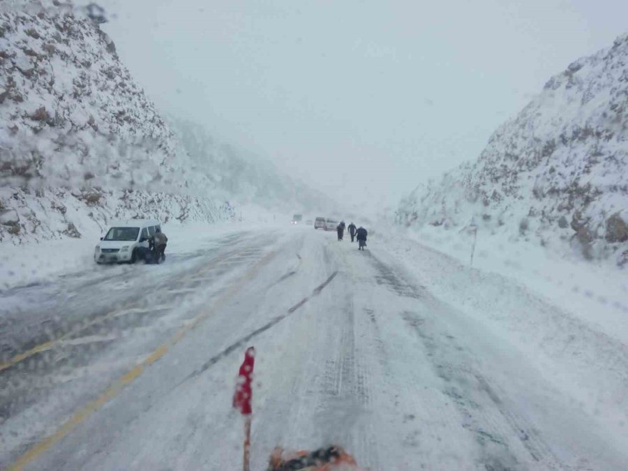 Antalya Alacabel’de Kar Ve Tipi Etkili Oluyor