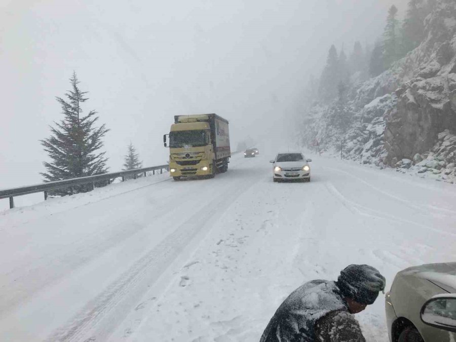 Antalya Alacabel’de Kar Ve Tipi Etkili Oluyor