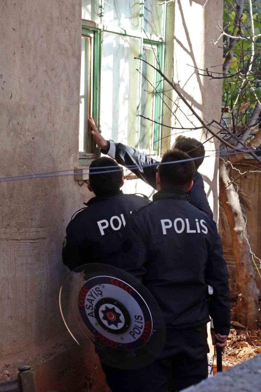 Kendini Odaya Kilitledi, Dışarı Çıkmak İçin Muhtardan "seçim Sandığı" İstedi