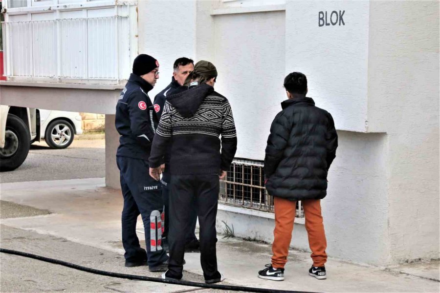 Önce Odunlukta Çıkan Yangını Söndürdü, Sonra Çocuklara Eğitim Verdi