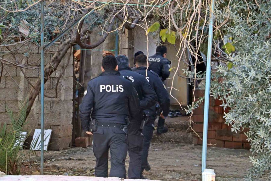 Kendini Odaya Kilitledi, Dışarı Çıkmak İçin Muhtardan "seçim Sandığı" İstedi