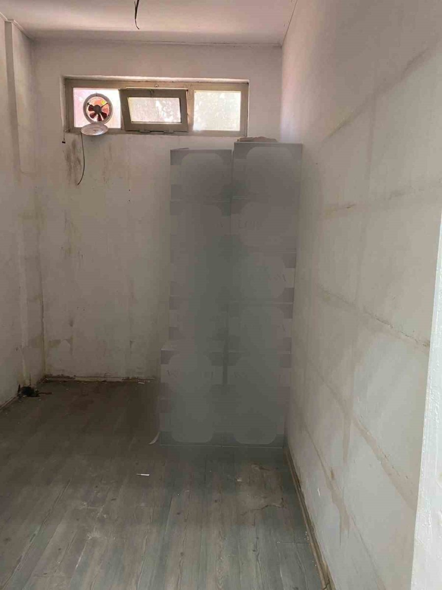 Antalya’da Kaçakçılık Operasyonu: 864 Şişe Sahte İçki Ele Geçirildi