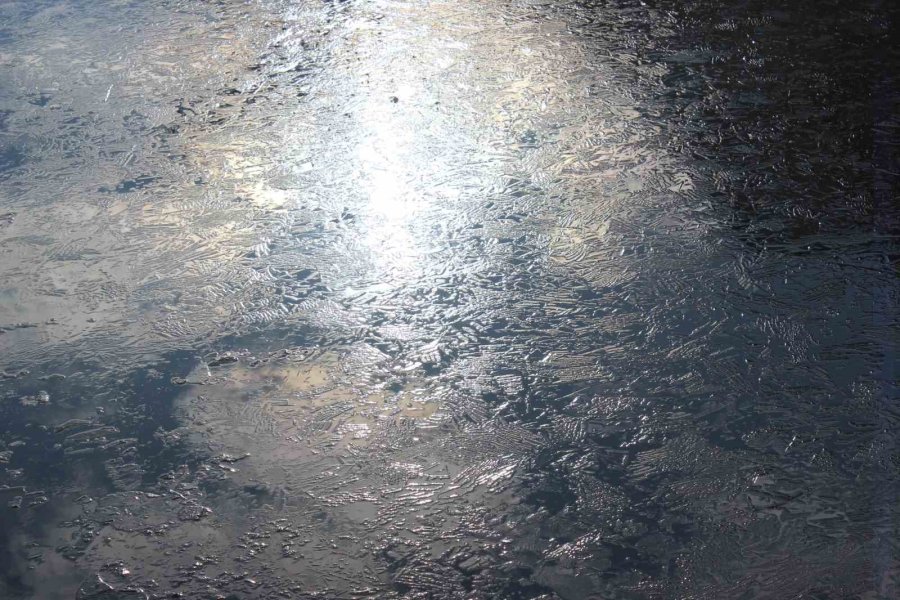 Porsuk Çayı Yüzeyi Buz Tutmaya Başladı