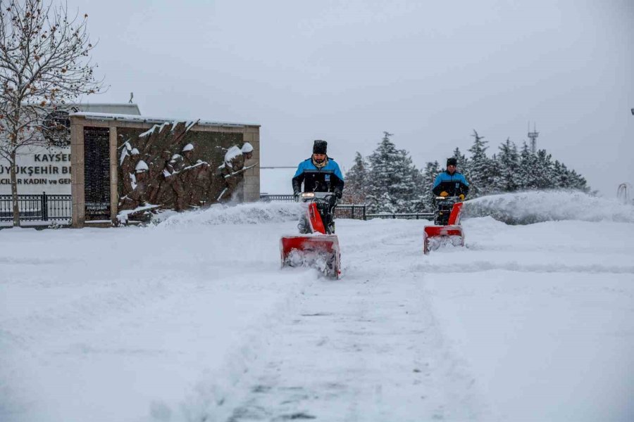 Hacılar’da Kar Yağışı İle Birlikte Çalışmalar Başladı