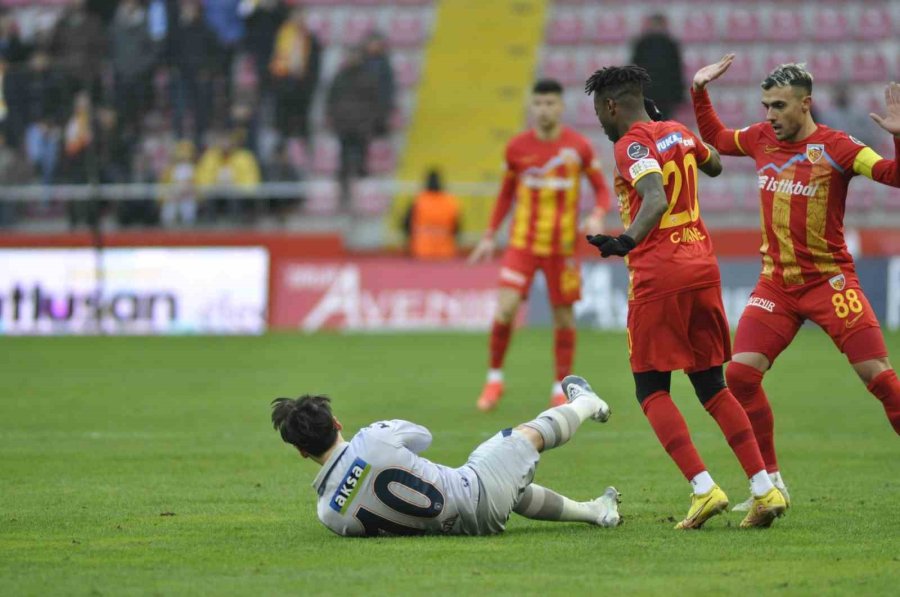 Spor Toto Süper Lig: Kayserispor: 0 - Medipol Başakşehir: 0 (ilk Yarı)